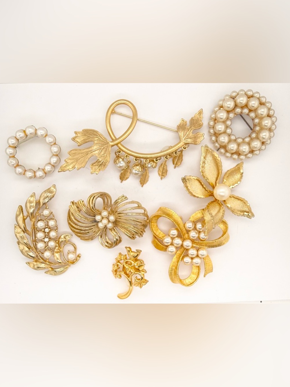Vintage Estate lot Gold Tone Pearl Leaf Bow Brooch Scarf Pin Bag Charms